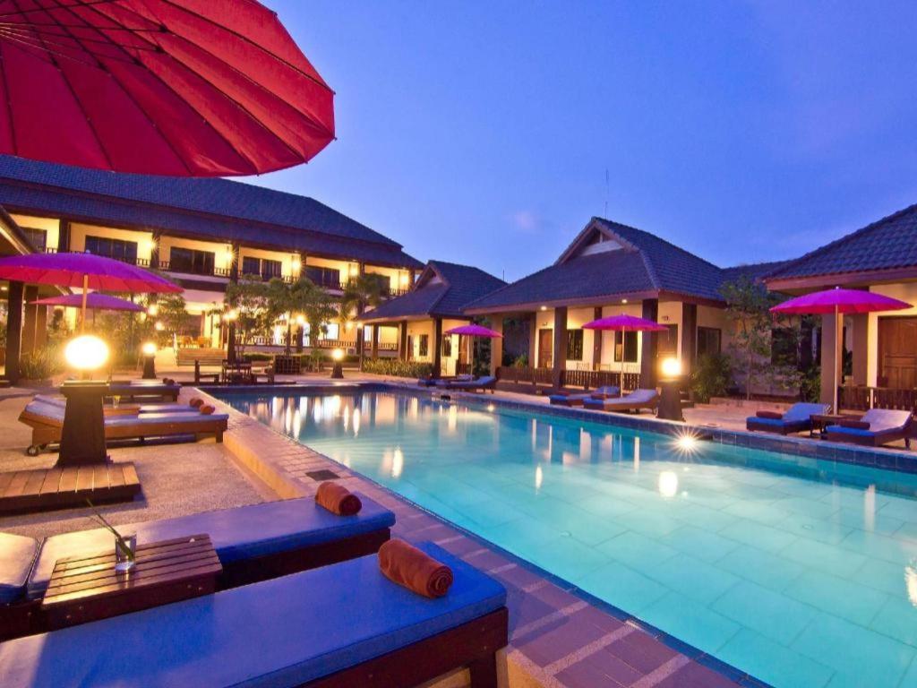 Rose Bay Resort Pattaya Bagian luar foto