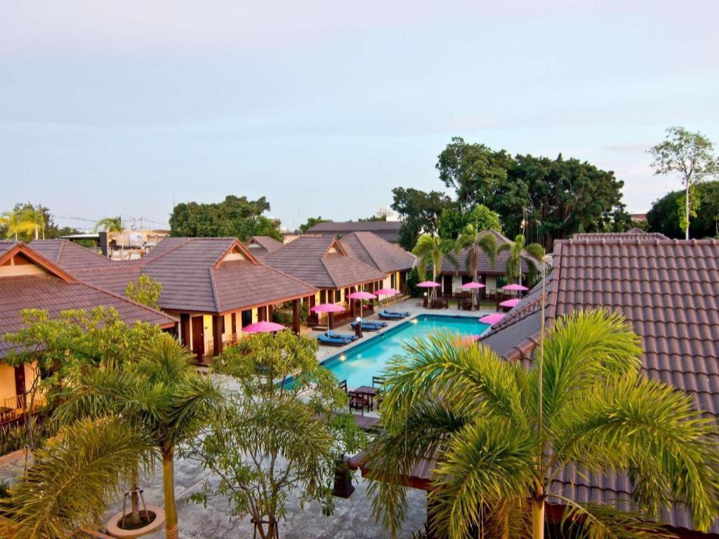 Rose Bay Resort Pattaya Bagian luar foto