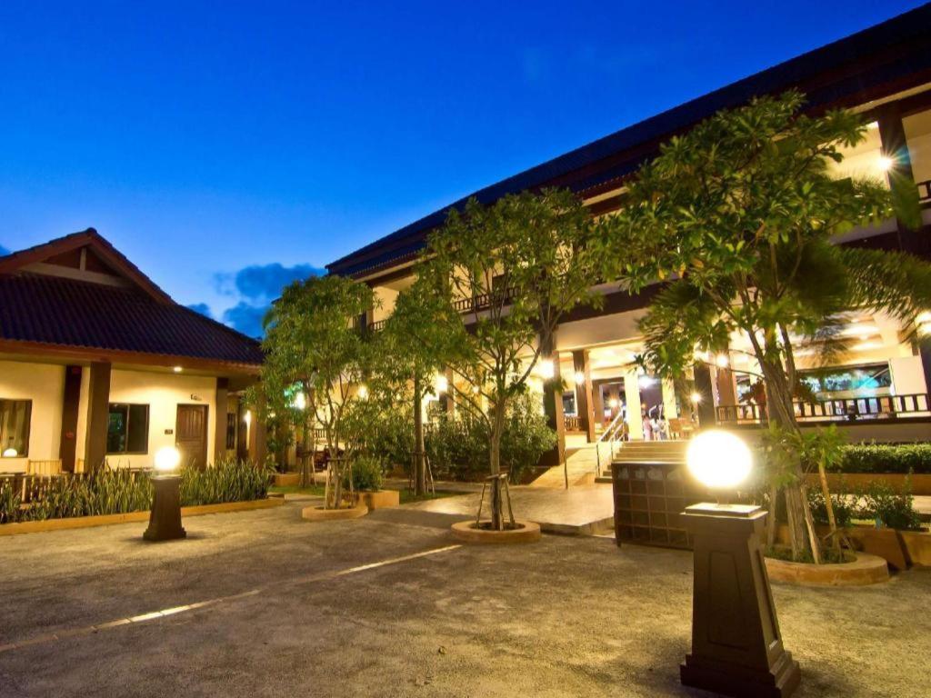 Rose Bay Resort Pattaya Bagian luar foto