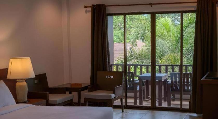Rose Bay Resort Pattaya Bagian luar foto