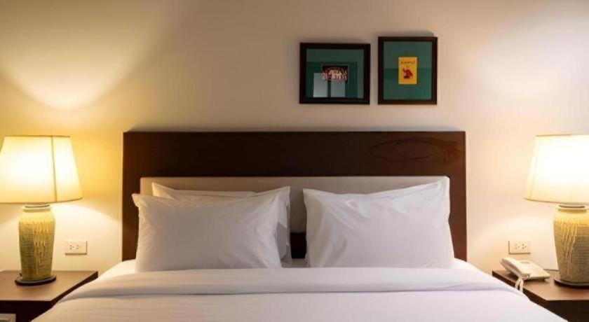 Rose Bay Resort Pattaya Bagian luar foto