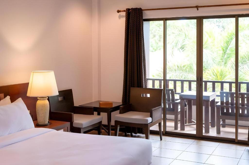 Rose Bay Resort Pattaya Bagian luar foto