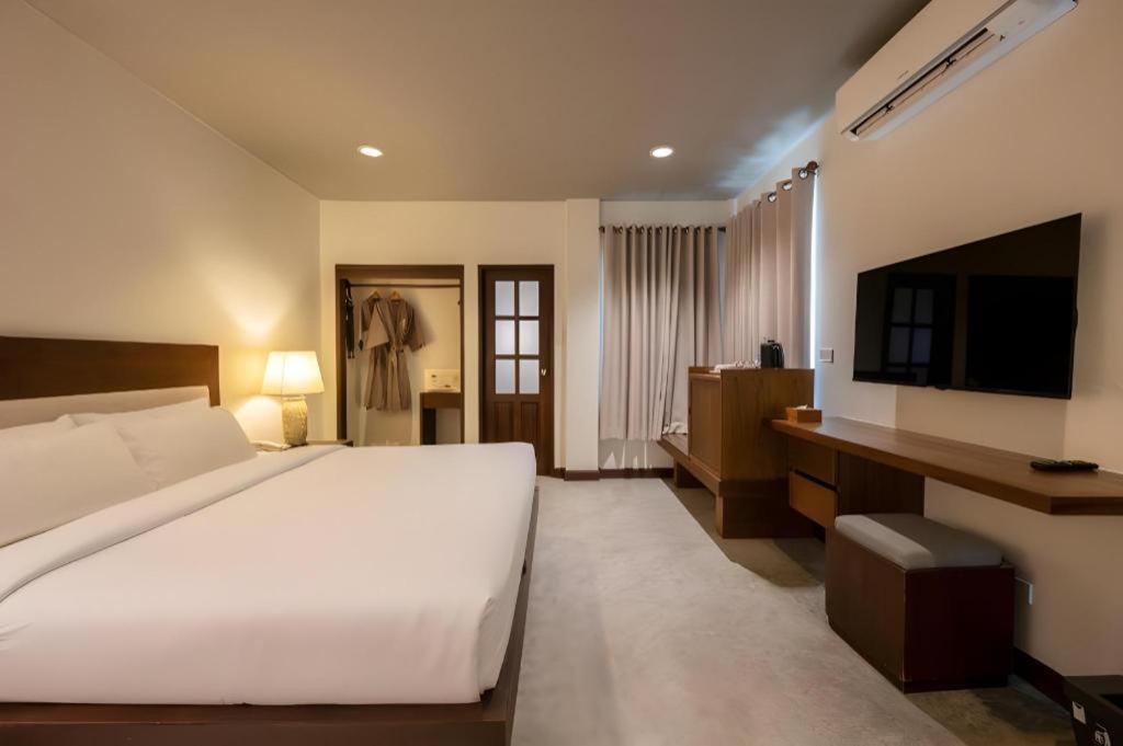 Rose Bay Resort Pattaya Bagian luar foto