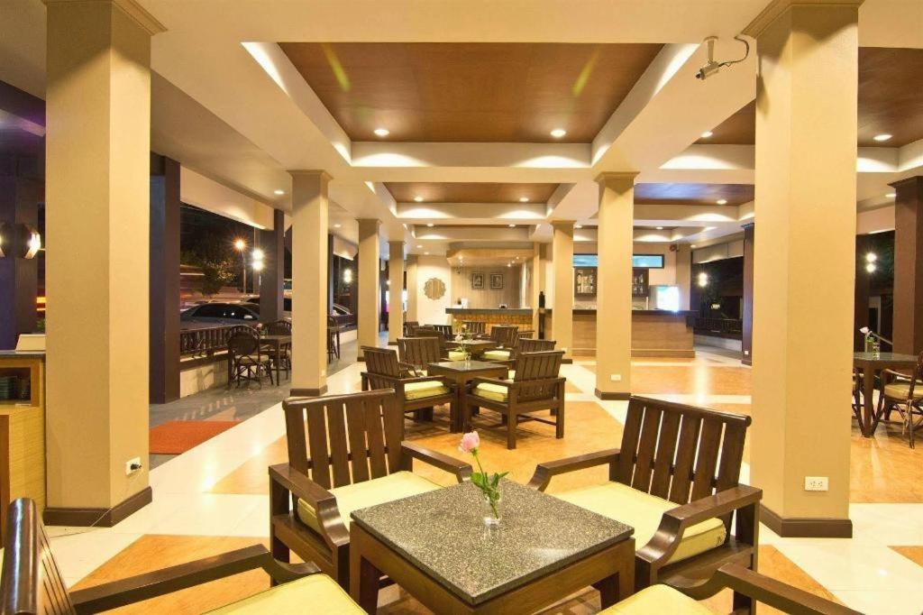 Rose Bay Resort Pattaya Bagian luar foto