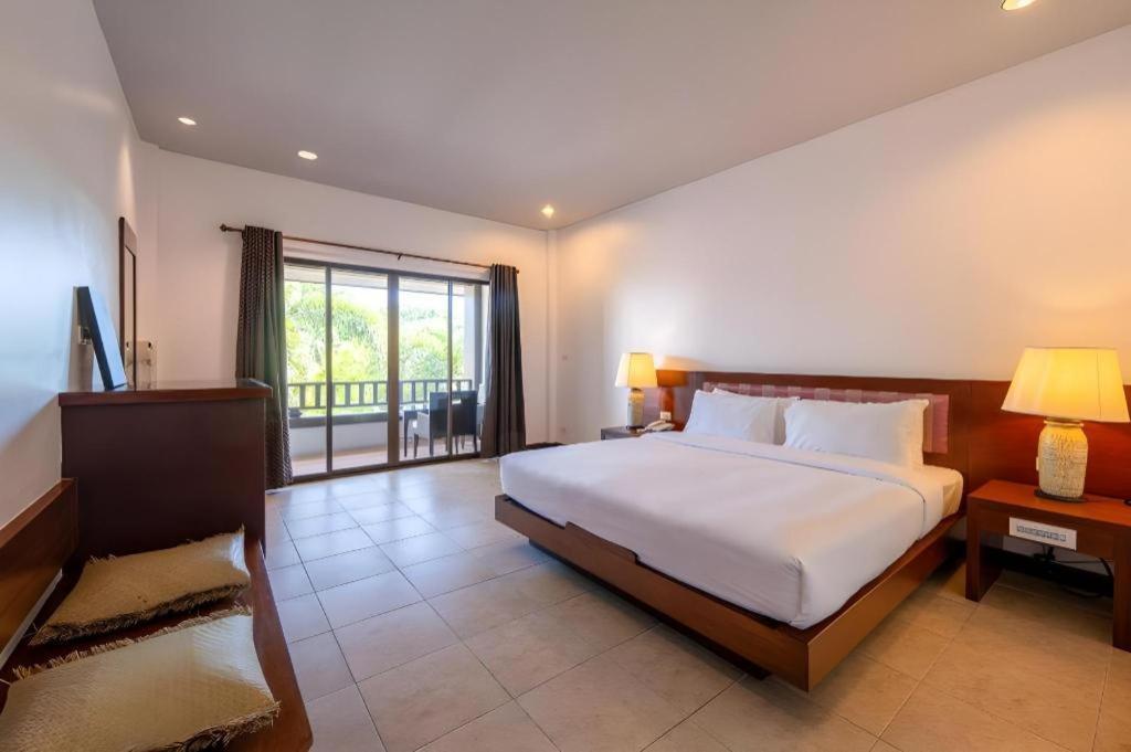Rose Bay Resort Pattaya Bagian luar foto