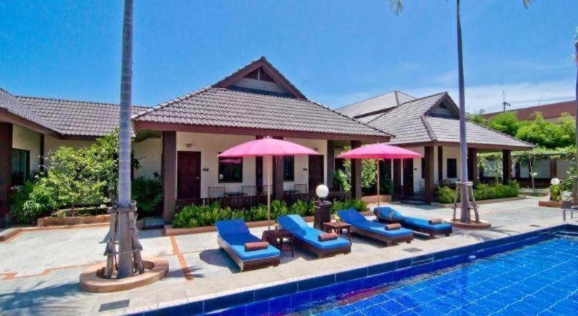 Rose Bay Resort Pattaya Bagian luar foto
