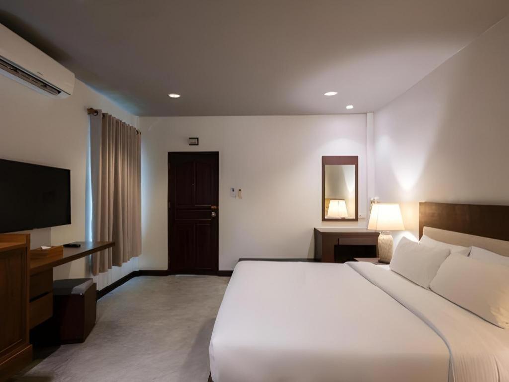 Rose Bay Resort Pattaya Bagian luar foto