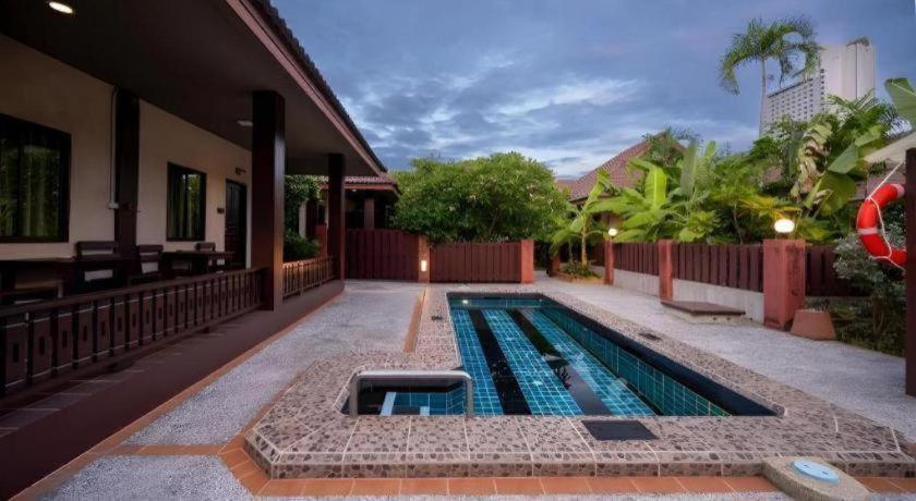 Rose Bay Resort Pattaya Bagian luar foto