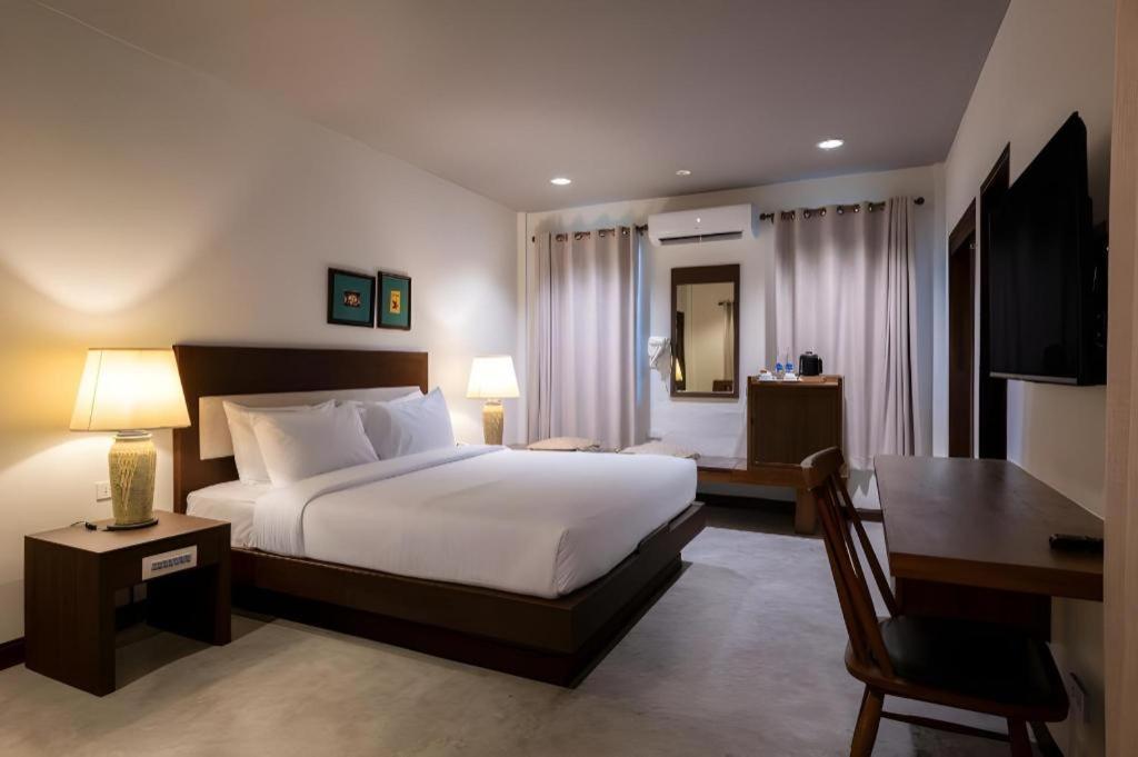 Rose Bay Resort Pattaya Bagian luar foto